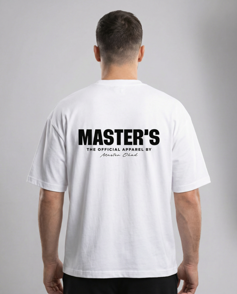 חולצת קלאסית MASTER’S בצבע לבן, מבט מאחור עם הדפס MASTER’S THE OFFICIAL APPAREL BY מאסטר אוהד